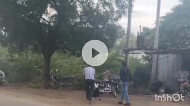 करेड़ा: करेड़ा में दबंगाई कर लाठियों से मारपीट और गाड़ियों में तोड़फोड़, पुलिस ने दबंगों की निकाली पैदल परेड