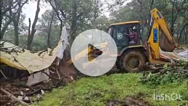 पुष्पराजगढ़: अमरकंटक में अतिक्रमण हटाया गया, जेसीबी चली