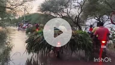 शाम्हो अकहा कुरहा: गंगा के बढ़ते जलस्तर से शाम्हो-सूर्यगढ़ा सड़क पर चढ़ा बाढ़ का पानी, बाधित हुआ आवागमन