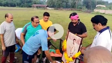 बीना: आरपीएफ ग्राउंड में खेल दिवस पर हॉकी खिलाड़ियों ने बच्चों व वरिष्ठ खिलाड़ियों का किया सम्मान, क्रिकेट मैच का आयोजन