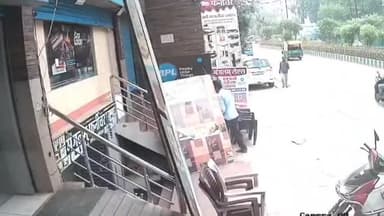 टीकमगढ़: ईदगाह मार्केट में फर्नीचर दुकान से चोरी करते चोर का CCTV फुटेज आया सामने, दूसरी बार कर रहा था वारदात