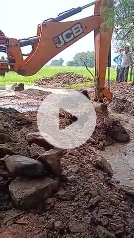 छबड़ा तहसील की कडैयावन  पंचायत में soltpura gav me keto me  bara pani rood par pani nahi maa raha he  kisano ko ho dekat