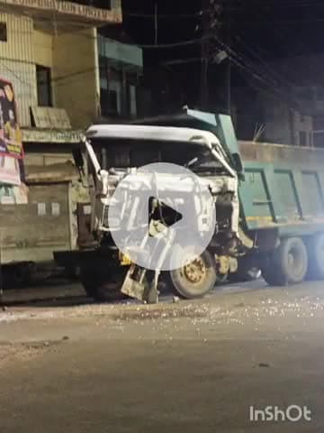 बहराइच: छावनी चौराहे के पास डीसीएम और डंपर में हुई भीषण टक्कर, डंपर हुआ क्षतिग्रस्त, पुलिस जांच में जुटी