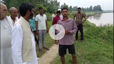 देवहा नदी पर तटबंध बनाने को लेकर बेहरी नावकूड़ के लोगों ने किसान नेता देवस्वरूप पटेल को सौंपा ज्ञापन।