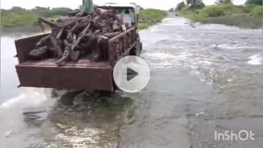 रोहट: रोहट के अरटीया गांव में बारिश से टूटी रपट और श्मशान घाट में जमा पानी से दाह संस्कार में ग्रामीणों को हो रही परेशानी