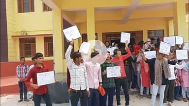 भुसावर: राजकीय महाविद्यालय भुसावर में सुविधाओं के अभाव को लेकर अध्ययनरत विद्यार्थियों ने किया प्रदर्शन