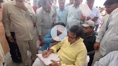 तारानगर: तारानगर में पूर्व नेता प्रतिपक्ष राजेन्द्र राठौड़ ने की जनसुनवाई, अधिकारियों को त्वरित समाधान के लिए दिए निर्देश