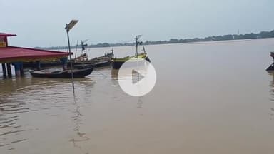 बक्सर: बक्सर में गंगा नदी का जलस्तर 1 सेमी प्रति घंटे की रफ्तार से घट रहा, खतरे के निशान से 15 सेमी ऊपर