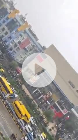 *ऑर्बिट माल के सामने रसोमा तक ट्रैफिक बुरा हाल*