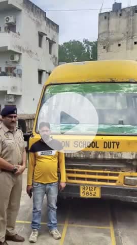 बद्दी: बद्दी की सड़कों पर बिना फिटनेस और अग्निशमन सुरक्षा उपकरणों के फराटे से दौड़ रही स्कूल बस, बद्दी पुलिस ने किया कार्य