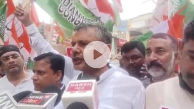 गया टाउन सीडी ब्लॉक: पटना में कांग्रेस कार्यालय पर हमले का गया में विरोध, कांग्रेस नेताओं ने काली पट्टी बांधकर निकाला मार्च