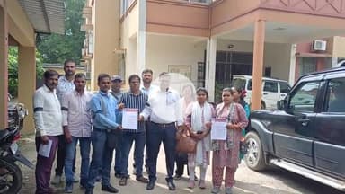 बक्सर: बक्सर में बिहार आत्मा कर्मचारी संघ के बीटीएम व एटीएम ने मांगों के लिए काली पट्टी बांधकर जताया आक्रोश