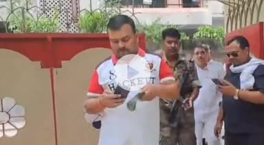 पटना ग्रामीण: राजद टीम पहुंची आमला टोला कन्या विद्यालय, छात्रा की जलकर हुई मौत के मामले में परिजनों से की मुलाकात