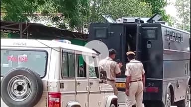 चूरू: नई सड़क पर फायरिंग मामले में हार्डकोर अपराधी जीतू जोड़ी को कड़ी सुरक्षा में कोर्ट में पेश किया गया