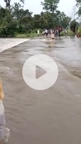 आगरा और मध्यप्रदेश को जोड़ने वाला  रस्ता पूरी तरह जाम हे यह समस्या बारिश के मौसम में ऐश हे बेनी रहती हे