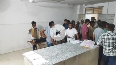 झालरापाटन: गादियां सुनेल रोड़ पर अज्ञात वाहन ने बाइक को मारी टक्कर, हादसे में तीन बाइक सवार घायल, जिला अस्पताल में किया गया उपचार