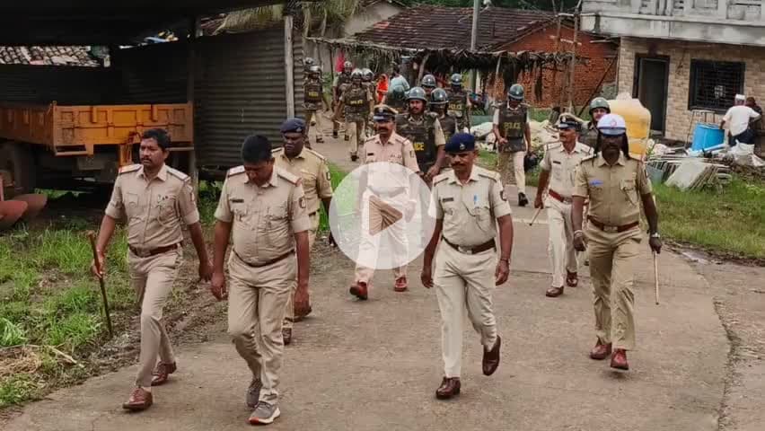 ಅಳ್ನಾವರ: ಗಣೇಶೋತ್ಸವ ಹಾಗೂ ಈದ್ ಮಿಲಾದ್ ಹಬ್ಬ: ಅಳ್ನಾವರ ತಾಲೂಕಿನ ವಿವಿಧ ಕಡೆಗಳಲ್ಲಿ ಪೊಲೀಸರು ಪಥ ಸಂಚಲನ