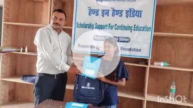 रजौली: हैंड इन हैंड इंडिया ने ग्रामीण छात्राओं को दिया प्रोत्साहन