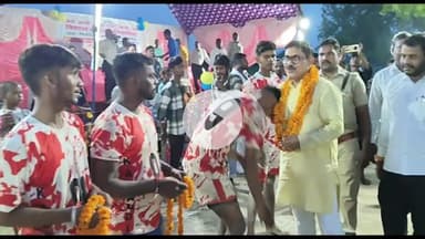 मड़ियाहू: नेवढ़िया में विधायक डॉ. आरके पटेल ने कबड्डी प्रतियोगिता का उद्घाटन किया