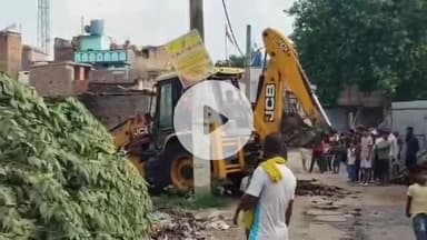 बाढ़: बाढ़ के उमानाथ में अतिक्रमणकारियों पर प्रशासन का डंडा, कई दुकानें ध्वस्त