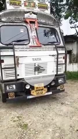 करछना: जबरगंज बाजार में खड़ी ट्रक के चार टायर चोरों ने खोल लिए, शिकायत के बावजूद जांच करने नहीं पहुंची पुलिस