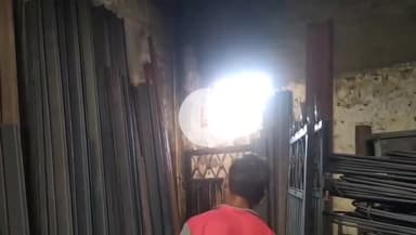 गभाना: चंडौस में हार्डवेयर की दुकान की दीवार काटकर चोरों ने हजारों की नकदी व सामान चुराया, सीसीटीवी तोड़कर हार्डडिस्क भी ले गए