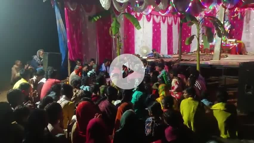 ग्राम पंचायत कोंरन्धा गणेश स्थापना टोंगरी पारा सभी ग्रामवासियों मिलकर रामभजन कर रहे हैं मैं विन्देश्वर मानिकपुरी
