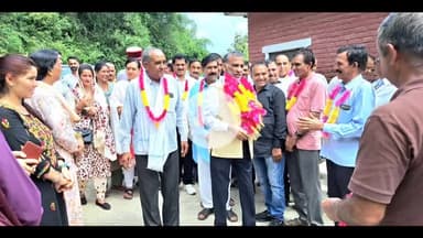 झंडूता: घराण पंचायत में शनिवार को प्रधानमंत्री आवास योजना के लाभार्थियों के लिए कार्यक्रम में MLA JR कटवाल ने दिए प्रस्तुति पत्र