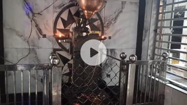 कन्नौज: कन्नौज जिले में शनिवार को शनि मंदिरों में उमड़ी भक्तों की भीड़, भक्त सुबह से ही पूजा-अर्चना के लिए पहुंचे