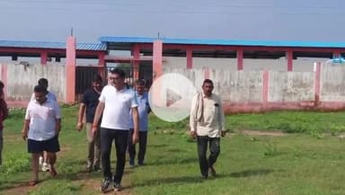 टीकमगढ़: कलेक्टर विवेक श्रोत्रिय ने ग्राम नारगुड़ा में गौशाला का निरीक्षण किया, आवश्यक निर्देश दिए