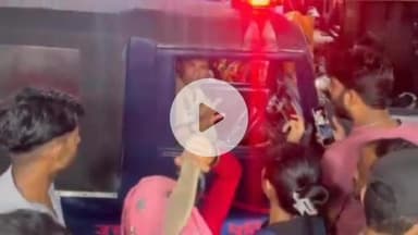 मथुरा: होलीगेट में महिला ने पुलिसकर्मी को थप्पड़ मारने के लिए उठाई चप्पल