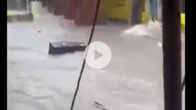 इंदौर: इंदौर में भारी बारिश से विसर्जन से पहले ही पानी में बही गणेश प्रतिमा, वीडियो वायरल