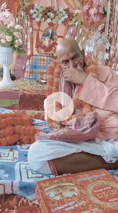 त्रिकालदर्शी अंतर्यामी प्रभु श्री शिवपूजन बाबा गुलेरी बाबा गाजीपुर करंडा दीनापुर तुलसीपुर आश्रम गंगा मां के टट पर।