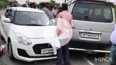 बिधूना: बेला क्षेत्र के भदौरा मोड़ के पास दो कारों में जोरदार टक्कर, बड़ा हादसा टला