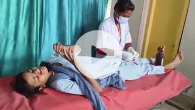 गुमला: सड़क हादसे में ऑटो से धक्का लगने पर बाइक सवार एक ही परिवार के चार लोग हुए जख्मी