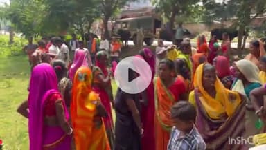 नवादा: तानपुरा गांव में मूर्ति विसर्जन के दौरान गाना बजाने पर हुआ विवाद, ग्रामीण महिला थाना के पास पहुंचे