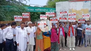 दौसा: SI भर्ती निरस्त होने के बाद अभ्यर्थी और उनके परिजन पहुंचे जिला कलेक्ट्रेट, किया विरोध प्रदर्शन