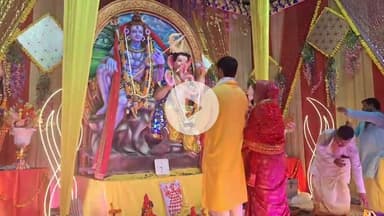 कन्नौज: कन्नौज शहर के मोहल्ला ठकुराना में गणपति गजानन की आरती में उमड़ी हजारों भक्तों की भीड़, देर रात तक हुआ प्रसाद का वितरण