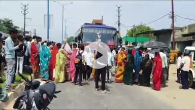 सिंगरौली: सिंगरौली में खाद वितरण बंद होने से किसानों का चक्काजाम, अधिकारियों ने कहा- शासकीय छुट्टी है