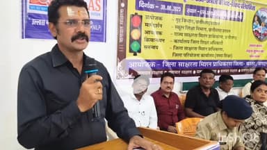 जगदलपुर: शासकीय कन्या उच्चतर माध्यमिक विद्यालय क्रमांक 02 में 'सड़क सुरक्षा जीवन रक्षा' विषय पर वाद विवाद प्रतियोगिता