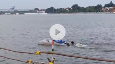 गया टाउन सीडी ब्लॉक: गया: पितृपक्ष मेला के लिए देवघाट सहित फल्गु नदी के विभिन्न घाटों की थ्रेस बोट से सफाई