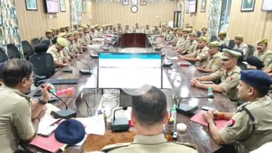 रामपुर: पुलिस अधीक्षक विद्यासागर मिश्रा ने रिजर्व पुलिस लाइन में जिले के सभी सम्मन सेल अधिकारियों व पुलिसकर्मियों के साथ की बैठक