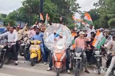 हरिद्वार: यूथ कांग्रेस ने आर्यनगर चौक से पोस्ट ऑफिस तक निकाली वोट अधिकार बाइक रैली, जोरदार प्रदर्शन किया