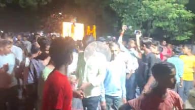 कन्नौज: कन्नौज शहर के मकरंदनगर क्षेत्र में भगवान श्री गणेश जी की निकाली गई बारात, आयोजन में सैकड़ों भक्त बने बाराती