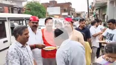 बिधूना: अछल्दा कस्बे के सराय बाजार स्थित पंचमुखी मंदिर में राधा अष्टमी के अवसर पर भंडारे का आयोजन, इटावा के सपा सांसद रहे मौजूद