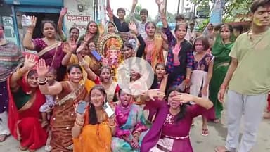 करछना: नैनी के आनंद नगर सहित विभिन्न जगहों पर भक्तों ने नम आंखों से गणेश प्रतिमा का विसर्जन किया