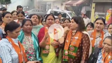 जगाधरी: प्रधानमंत्री की माता पर अभद्र टिप्पणी के चलते भाजपा महिला मोर्चा ने मॉडल टाउन में राहुल गांधी का पुतला फूंका