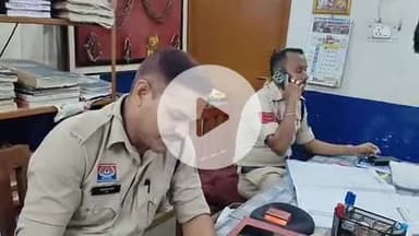 तिल्दा: गैंतरा के बोरिंग चौक के पास ठेले में शराब पिलाते एक व्यक्ति को खरोरा पुलिस ने पकड़ा, की कार्रवाई