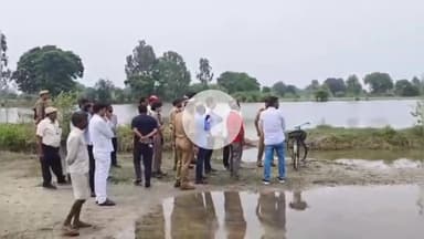 कन्नौज: अलियापुर में गणेश प्रतिमाओं के भू विसर्जन के लिए स्थल देखने पहुंचे डीएम आशुतोष मोहन और एसपी विनोद कुमार