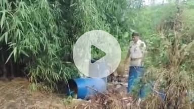 झांसी: आबकारी विभाग ने बबीना समेत अन्य स्थानों पर छापा मारा, 440 लीटर अवैध शराब बरामद, दो लोगों को किया गिरफ्तार